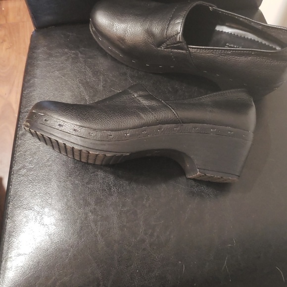 Shoes - Picture 4 of 4